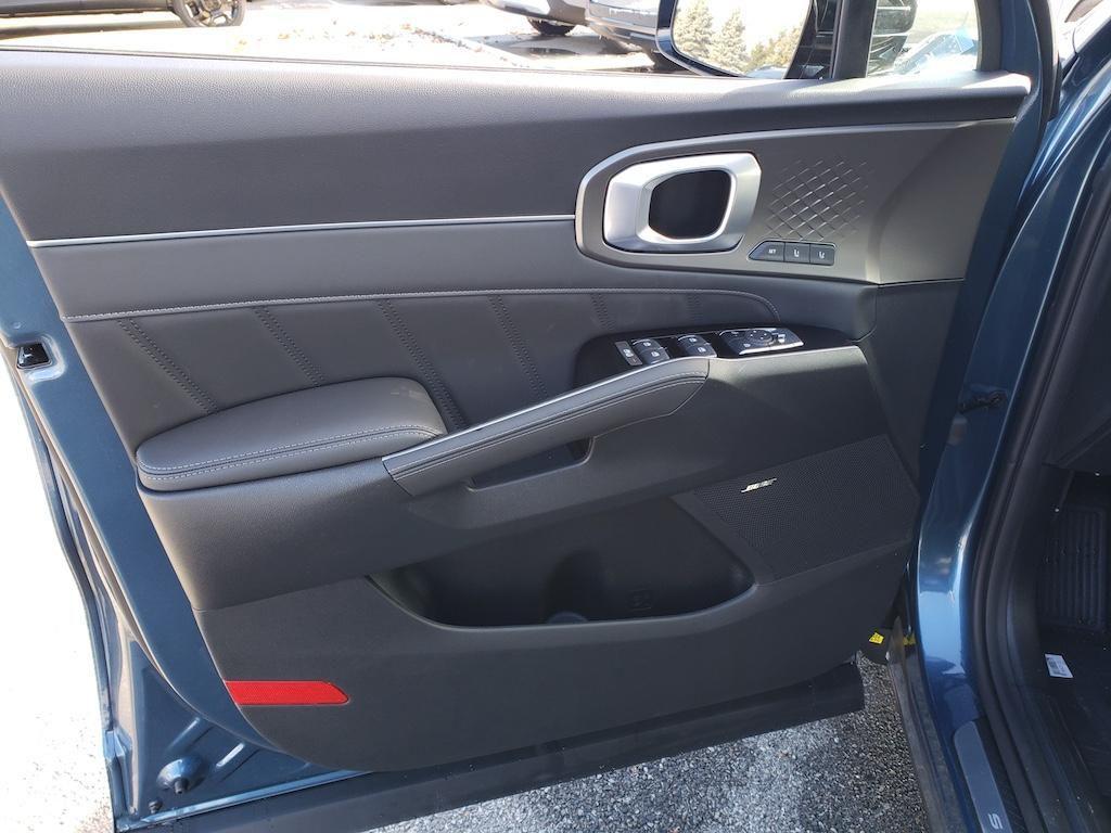 new 2026 Kia Sorento Hybrid car, priced at $44,018