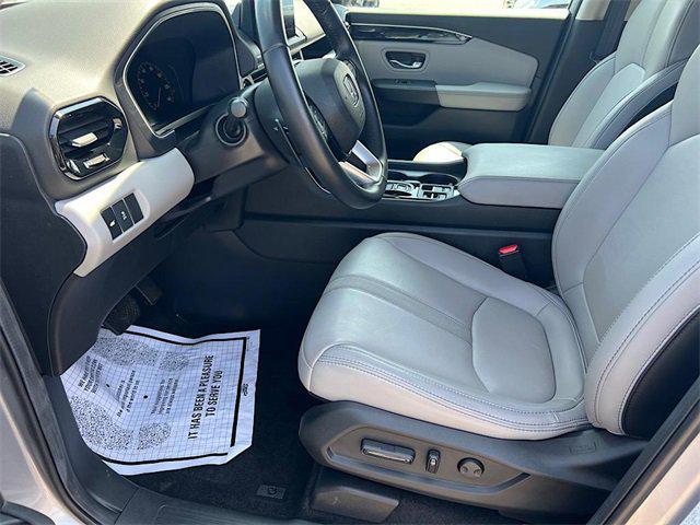 used 2025 Honda Pilot car, priced at $40,694