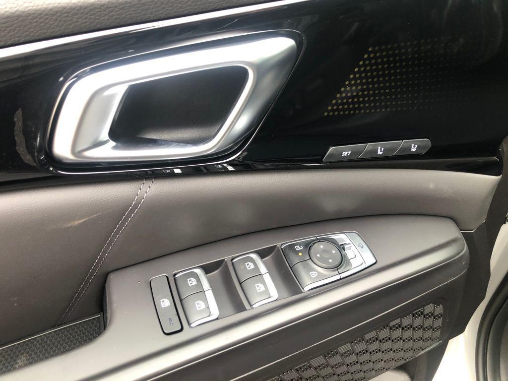 new 2026 Kia Carnival Hybrid car, priced at $52,895