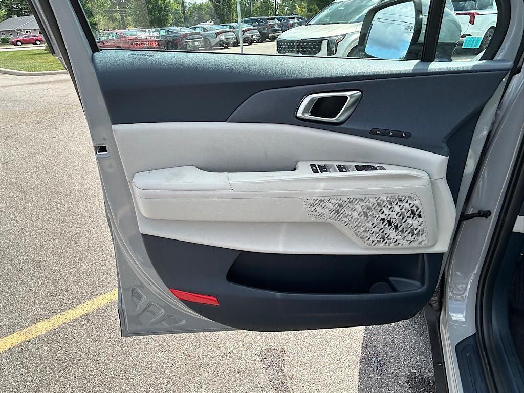 new 2026 Kia Carnival Hybrid car, priced at $42,881