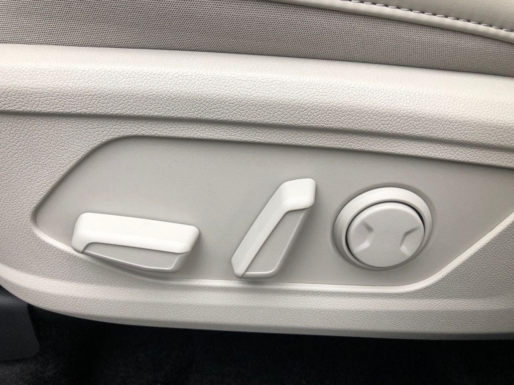 new 2026 Kia Sorento Hybrid car, priced at $37,858