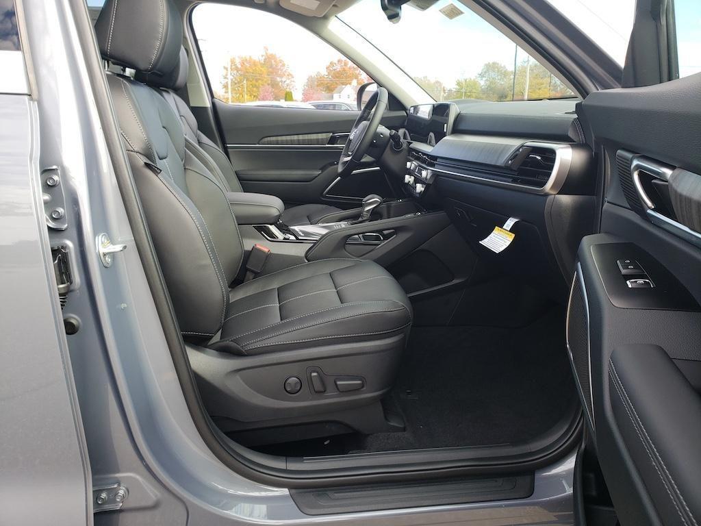 new 2025 Kia Telluride car, priced at $41,996