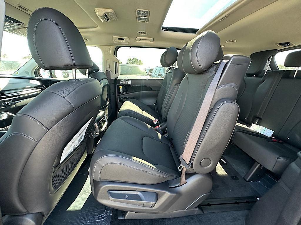 new 2026 Kia Carnival Hybrid car, priced at $52,285