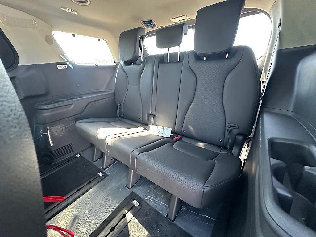 new 2026 Kia Carnival Hybrid car, priced at $52,285