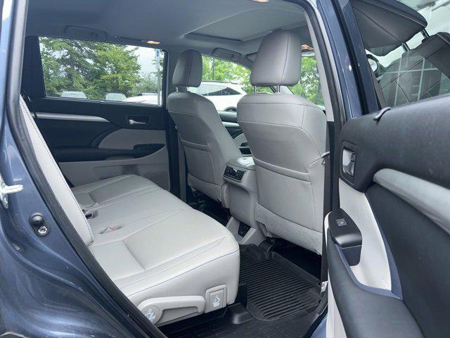 used 2018 Toyota Highlander car