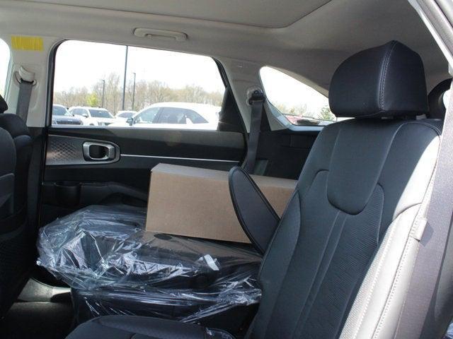 new 2025 Kia Sorento Hybrid car, priced at $40,881
