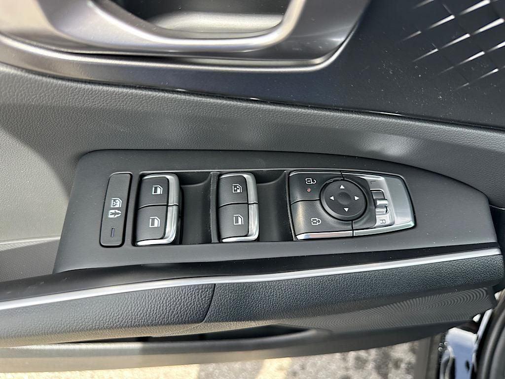 new 2025 Kia Sorento car, priced at $32,133