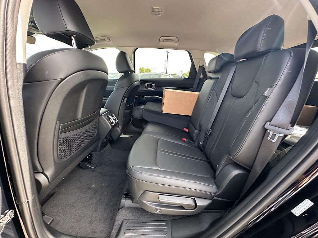 new 2025 Kia Sorento car, priced at $32,133