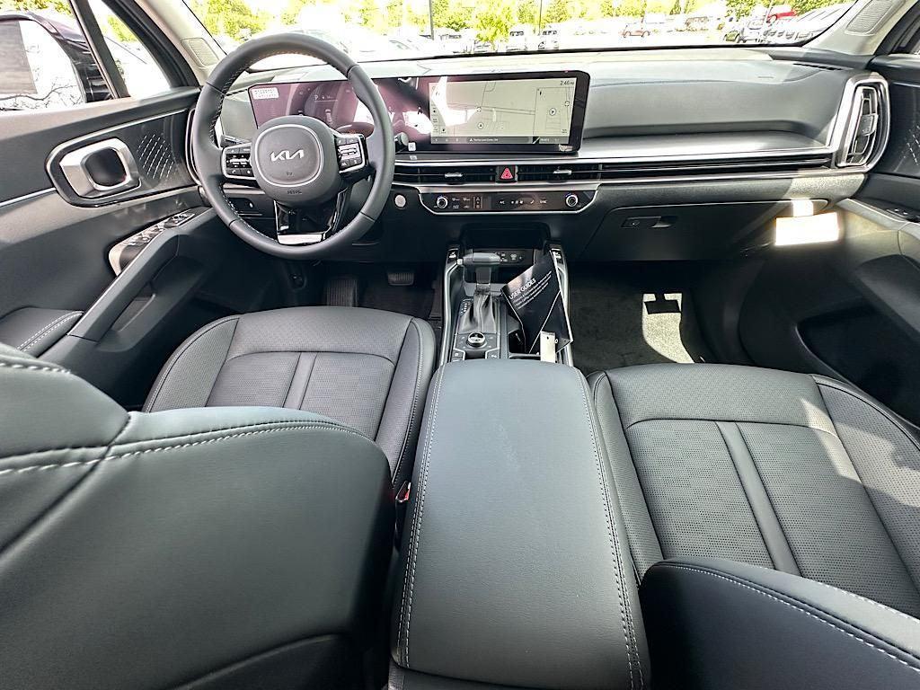new 2025 Kia Sorento car, priced at $32,133