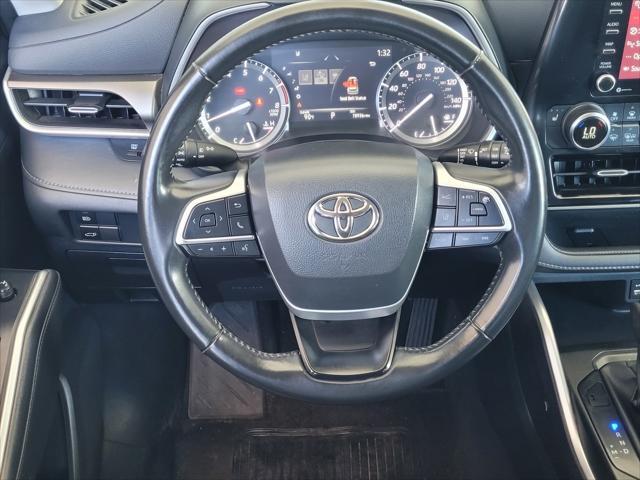 used 2022 Toyota Highlander car, priced at $32,300