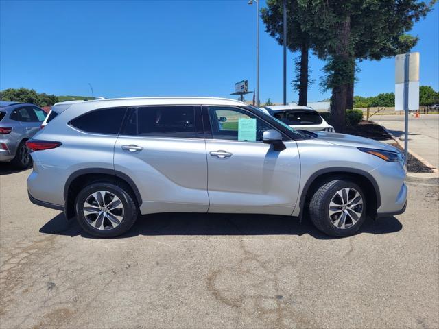 used 2022 Toyota Highlander car, priced at $32,300