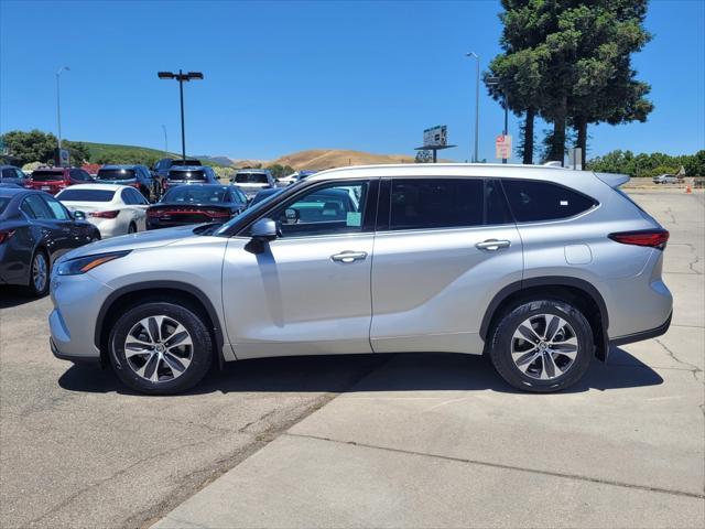 used 2022 Toyota Highlander car, priced at $32,300