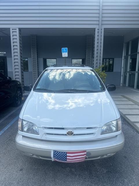 used 2000 Toyota Sienna car, priced at $2,590