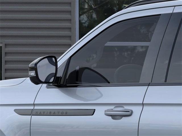 new 2025 Lincoln Navigator car, priced at $106,060