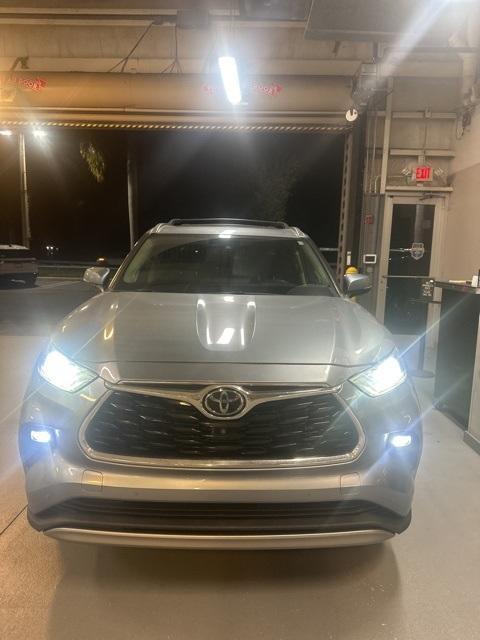 used 2021 Toyota Highlander car, priced at $37,990