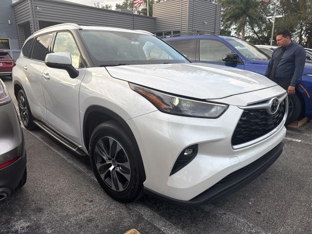 used 2022 Toyota Highlander car, priced at $33,990