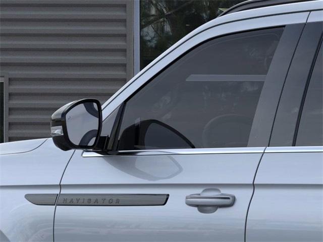 new 2025 Lincoln Navigator car, priced at $109,060