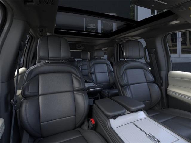 new 2025 Lincoln Navigator car, priced at $109,060