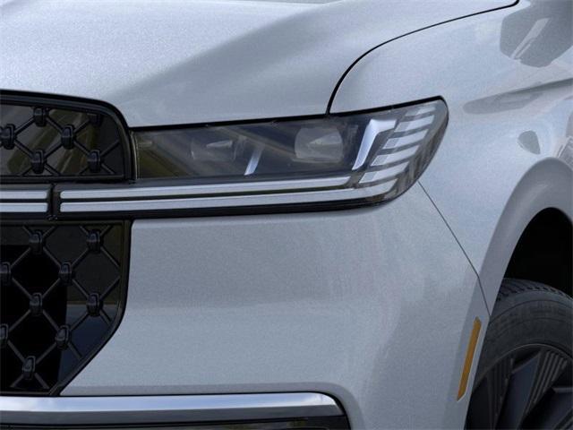 new 2025 Lincoln Navigator car, priced at $109,060