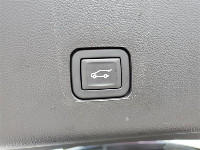used 2023 Chevrolet Traverse car, priced at $30,990
