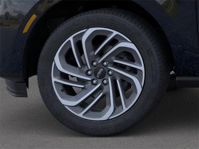 new 2025 Lincoln Navigator car, priced at $102,235