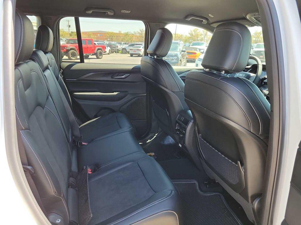 new 2025 Jeep Grand Cherokee car, priced at $47,280