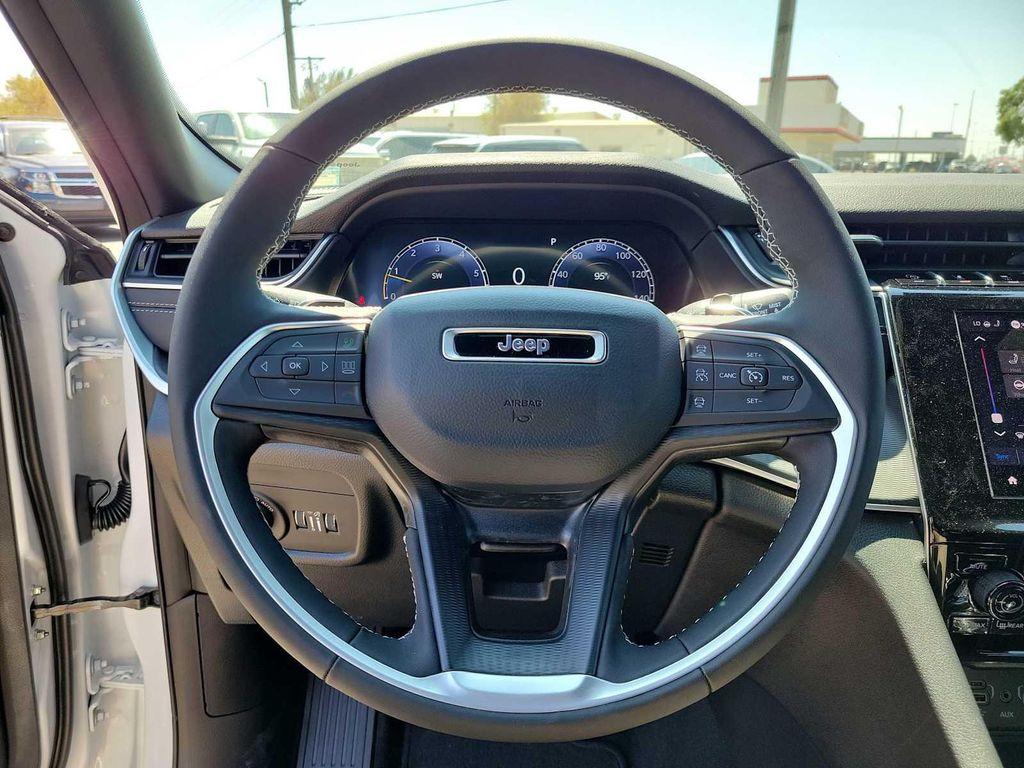 new 2025 Jeep Grand Cherokee car, priced at $47,280