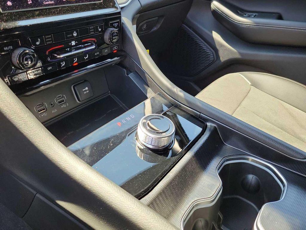 new 2025 Jeep Grand Cherokee car, priced at $47,280