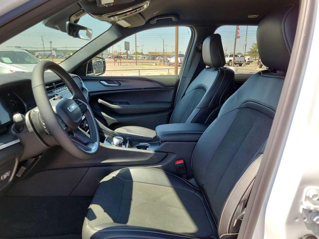 new 2025 Jeep Grand Cherokee car, priced at $47,280