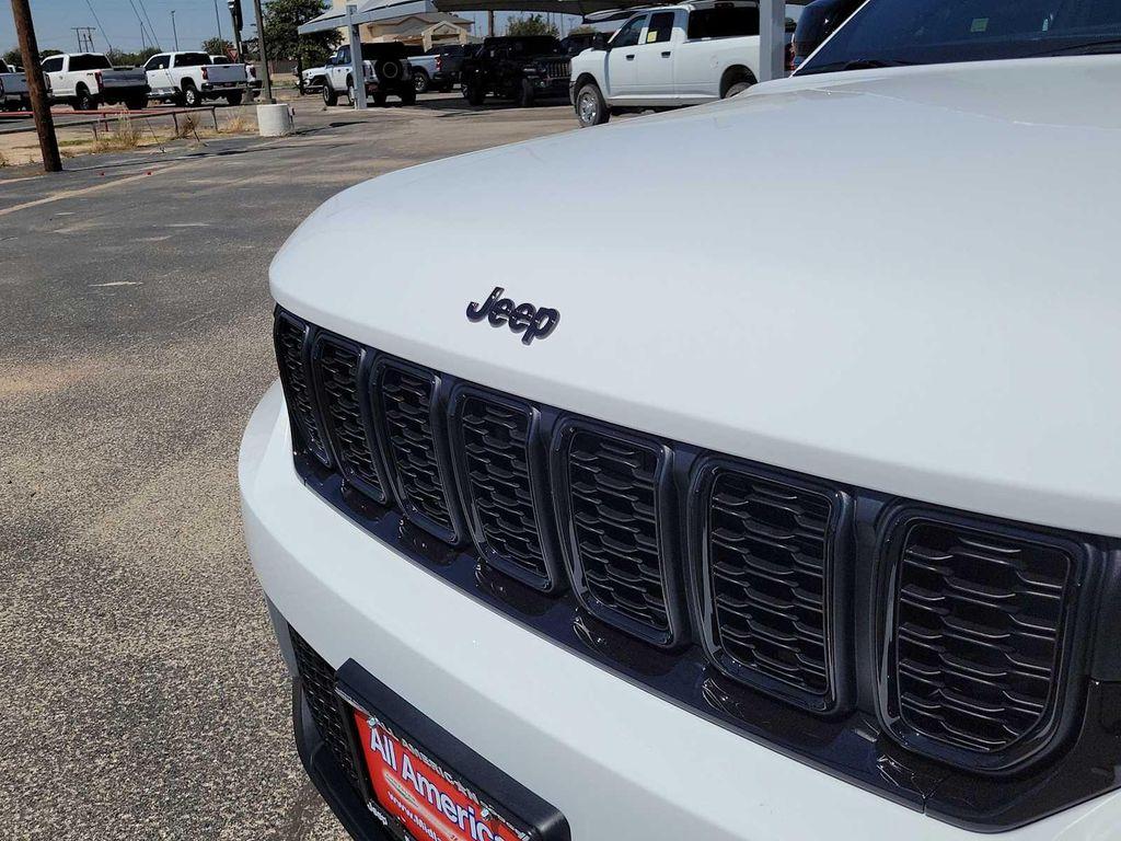 new 2025 Jeep Grand Cherokee car, priced at $47,280
