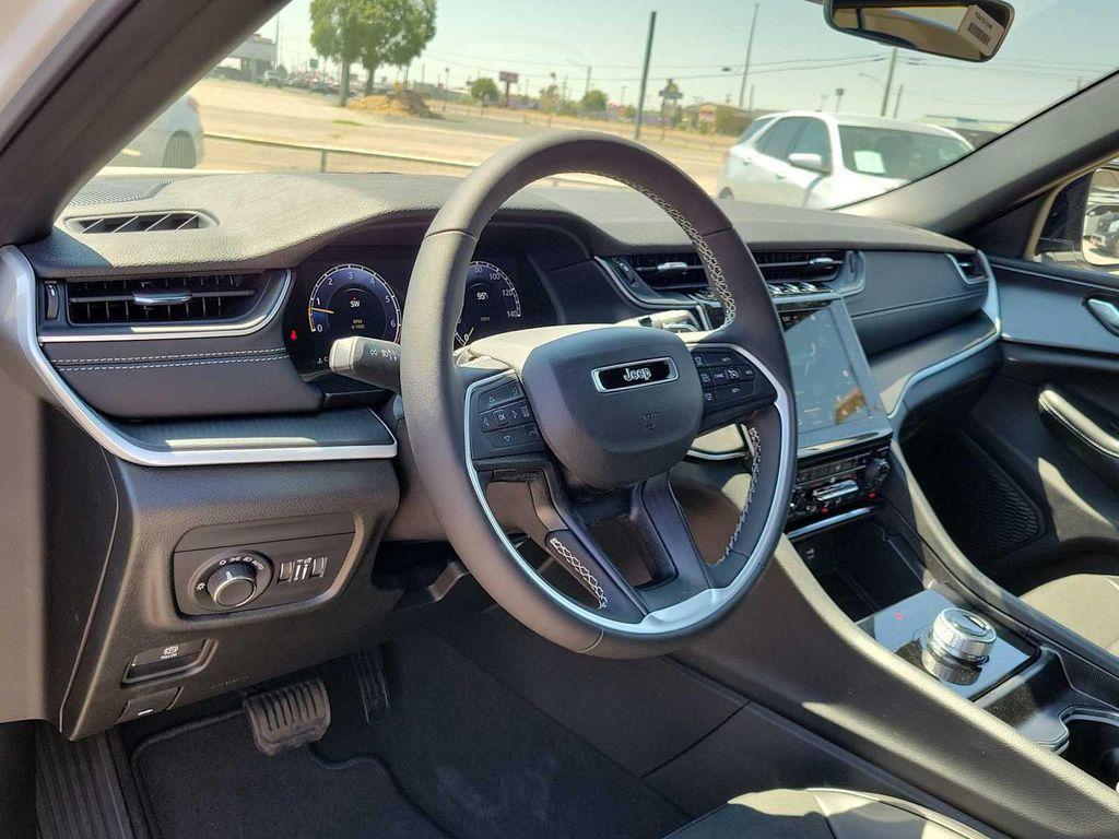 new 2025 Jeep Grand Cherokee car, priced at $47,280