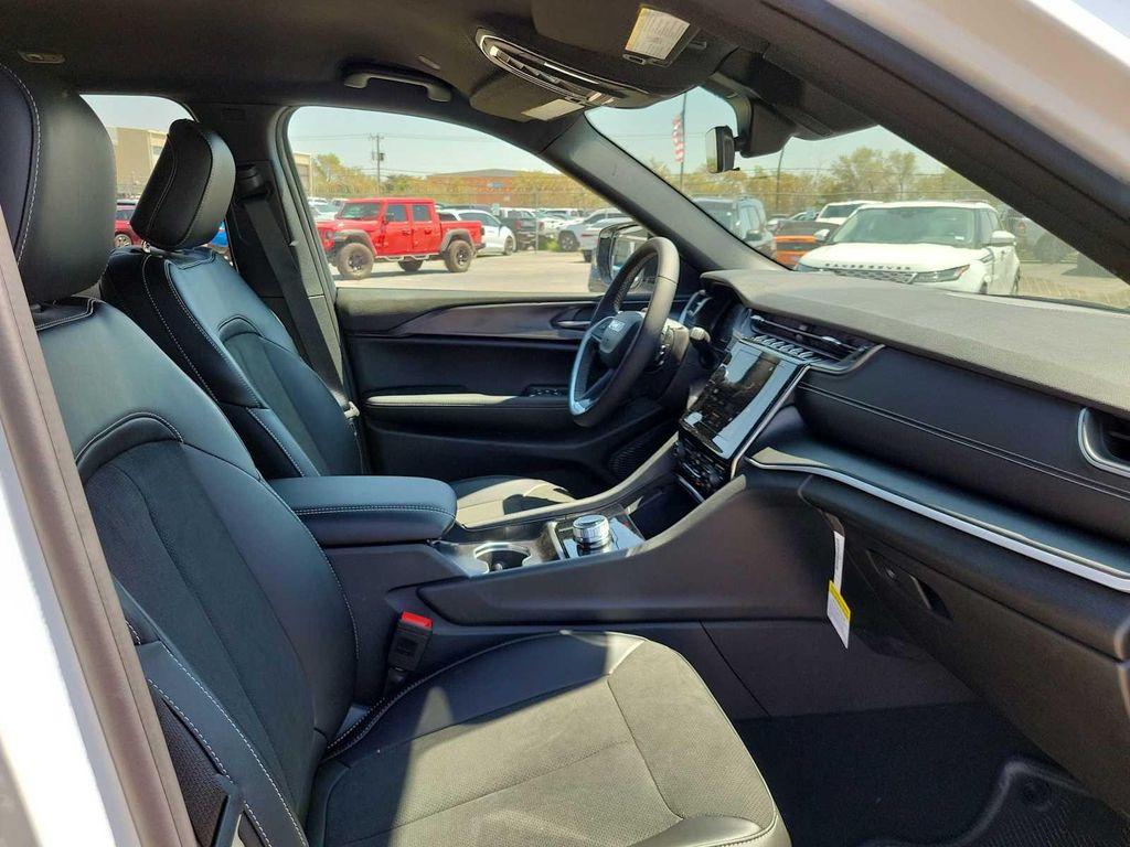 new 2025 Jeep Grand Cherokee car, priced at $47,280