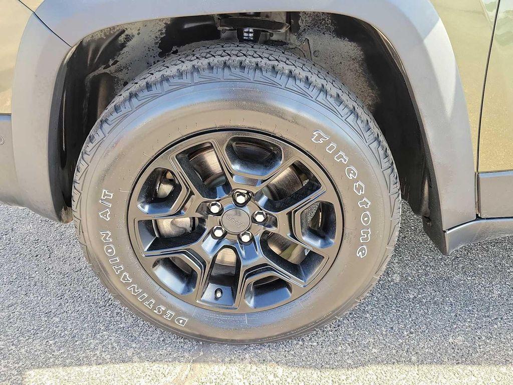 used 2019 Jeep Cherokee car, priced at $26,999