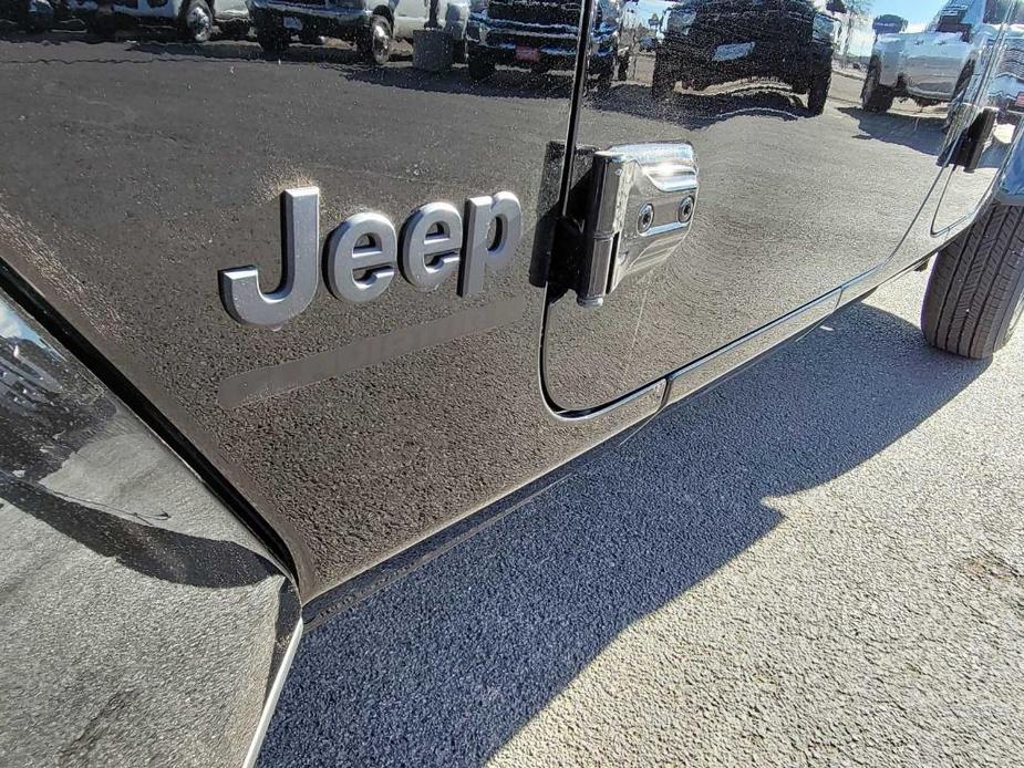 new 2024 Jeep Gladiator car, priced at $46,056