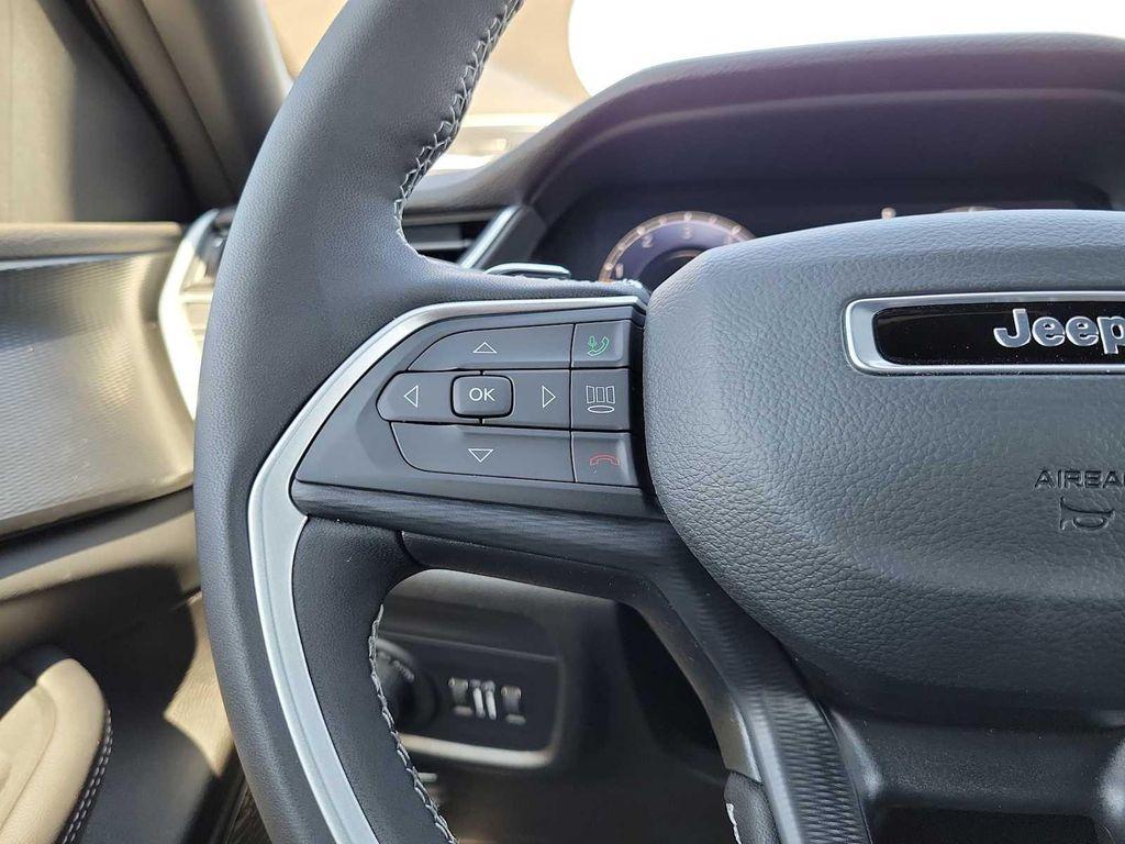 new 2025 Jeep Grand Cherokee car, priced at $47,875
