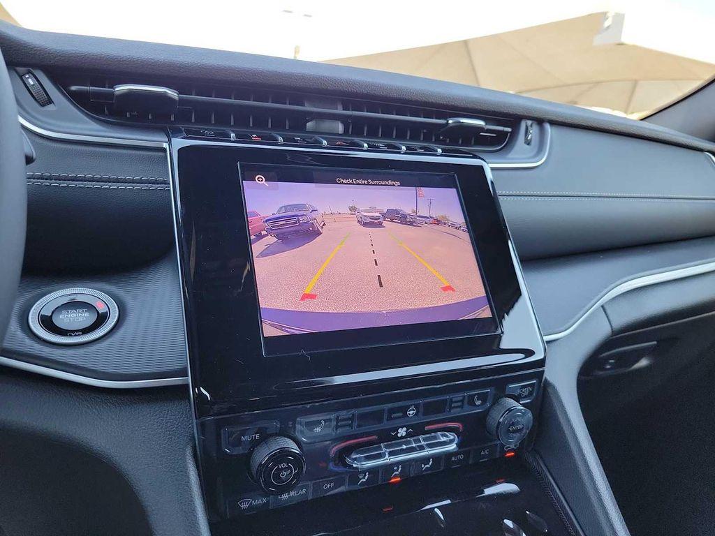 new 2025 Jeep Grand Cherokee car, priced at $47,875
