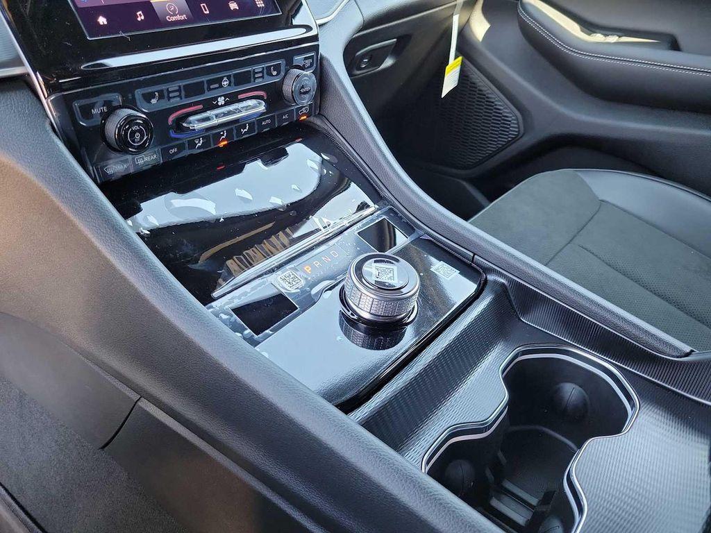 new 2025 Jeep Grand Cherokee car, priced at $47,875