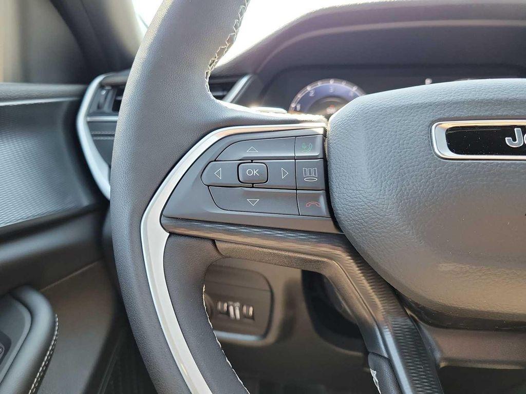 new 2025 Jeep Grand Cherokee car, priced at $45,625