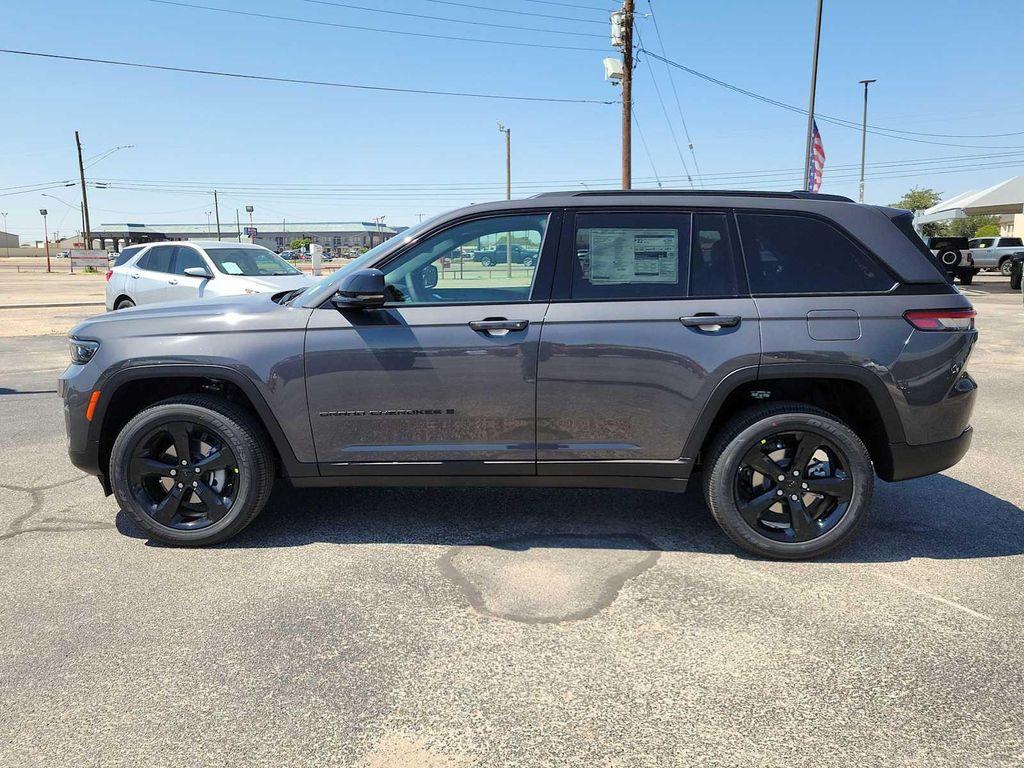 new 2025 Jeep Grand Cherokee car, priced at $45,625