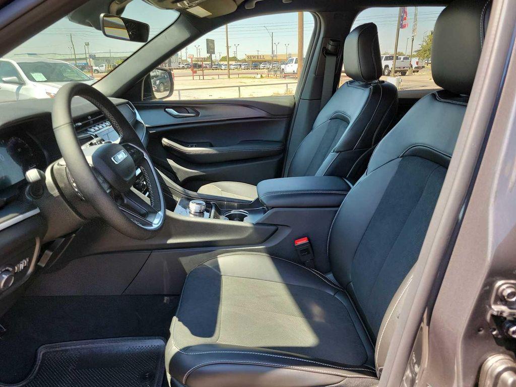 new 2025 Jeep Grand Cherokee car, priced at $45,625
