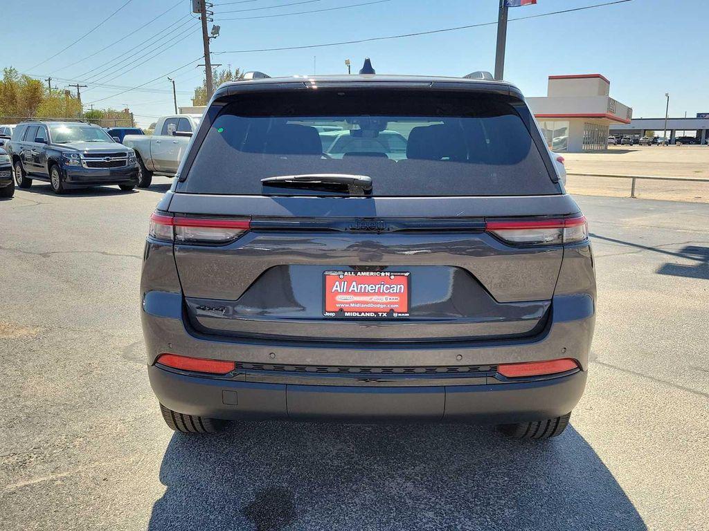 new 2025 Jeep Grand Cherokee car, priced at $45,625