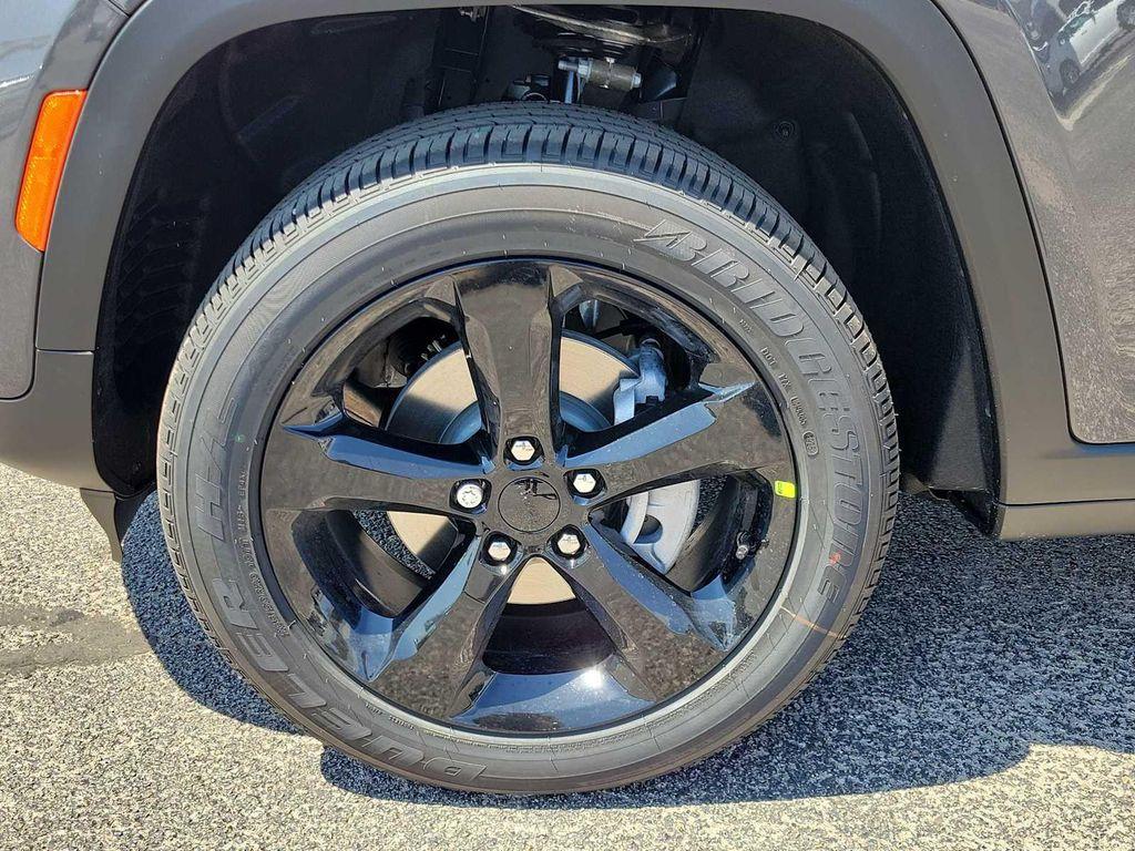new 2025 Jeep Grand Cherokee car, priced at $45,625