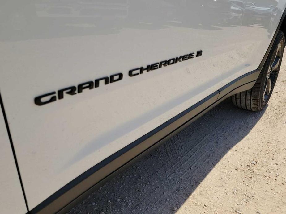 new 2024 Jeep Grand Cherokee car, priced at $59,640