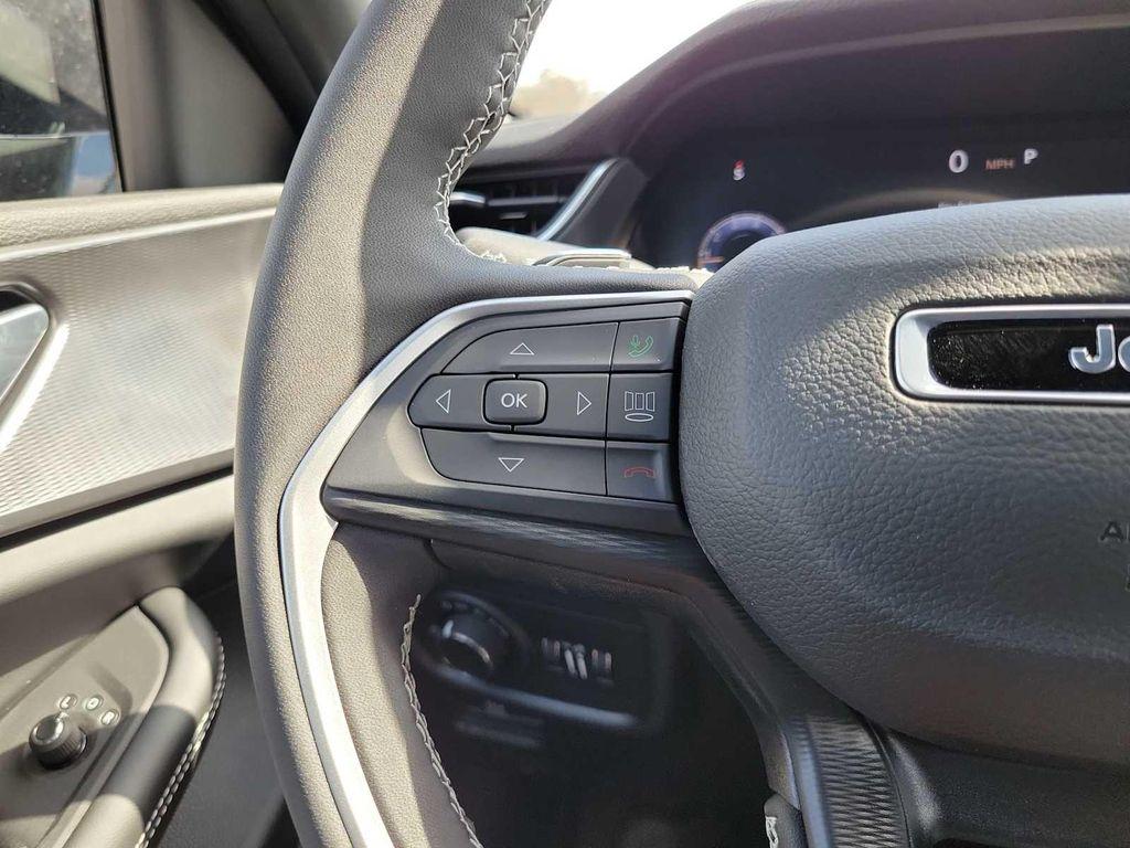 new 2025 Jeep Grand Cherokee car, priced at $47,875