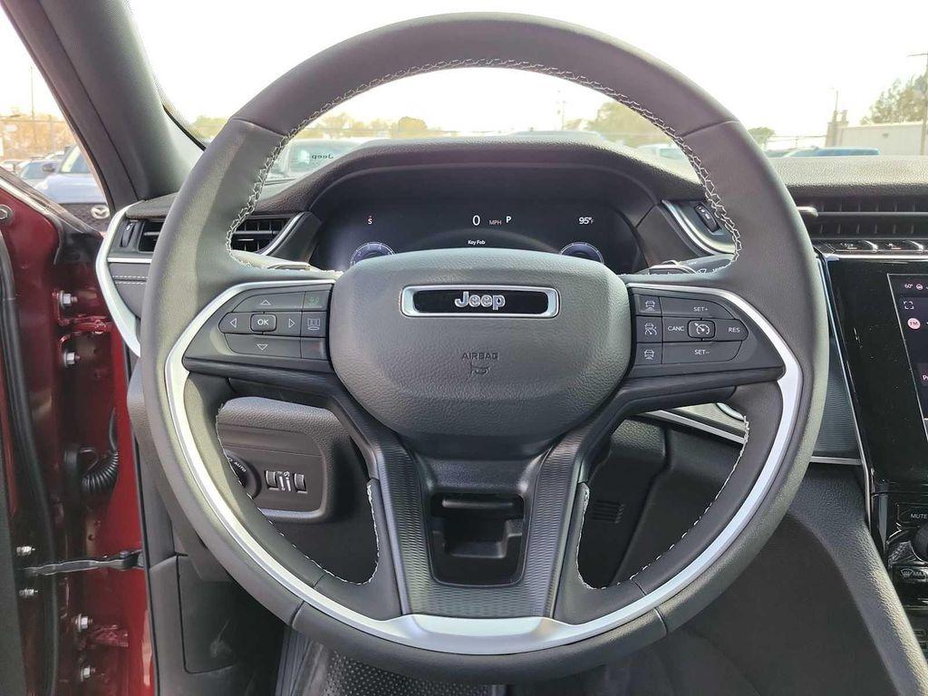 new 2025 Jeep Grand Cherokee car, priced at $47,875