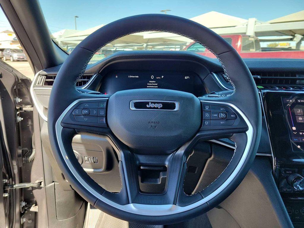 new 2025 Jeep Grand Cherokee car, priced at $44,595