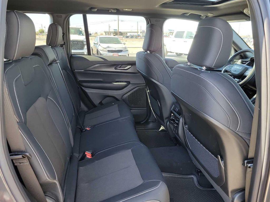 new 2025 Jeep Grand Cherokee car, priced at $44,595