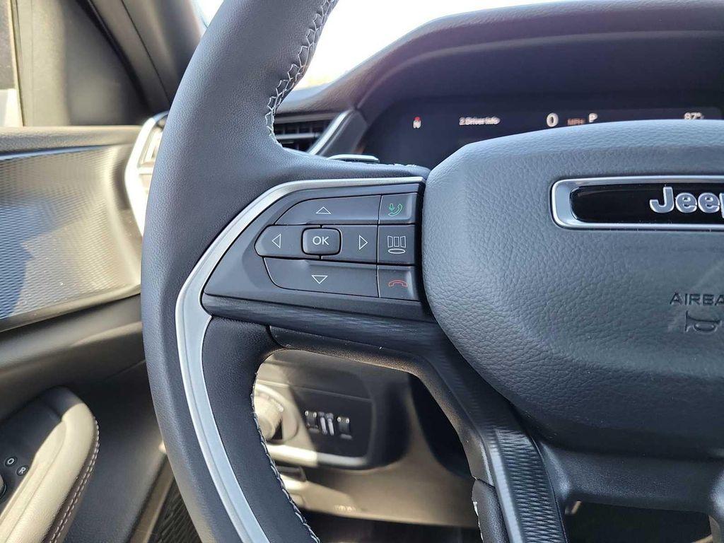 new 2025 Jeep Grand Cherokee car, priced at $44,595