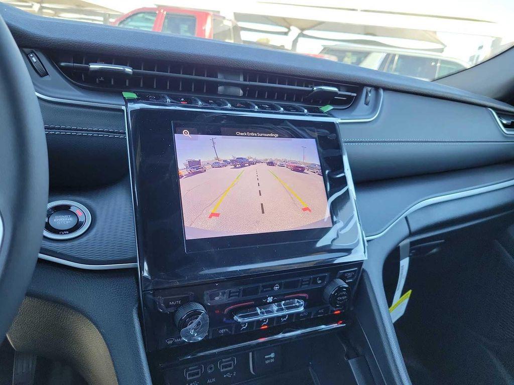 new 2025 Jeep Grand Cherokee car, priced at $44,595