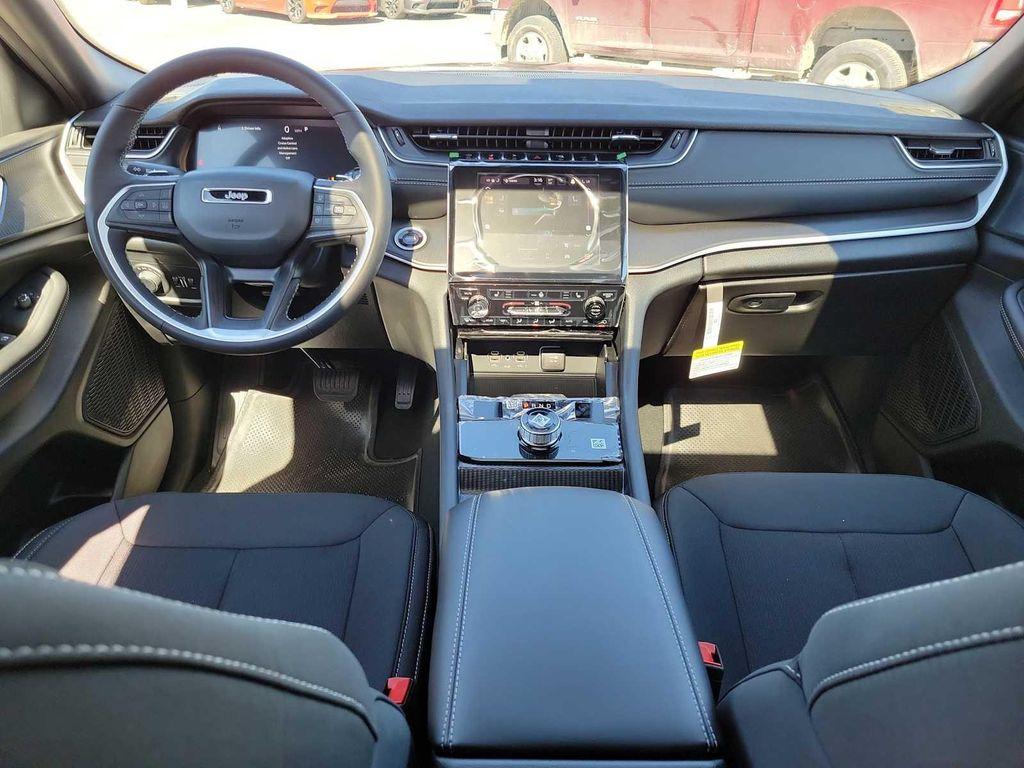 new 2025 Jeep Grand Cherokee car, priced at $44,595